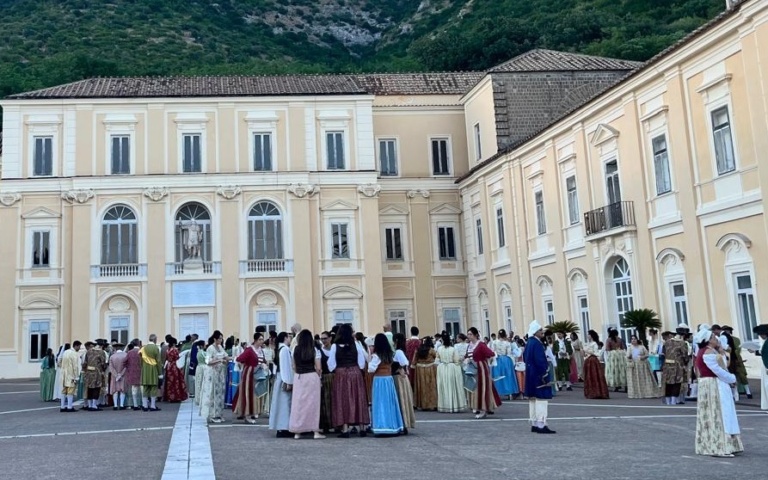 ‘Origine della popolazione di San Leucio’, la commedia musicale che riscopre l’utopia borbonica